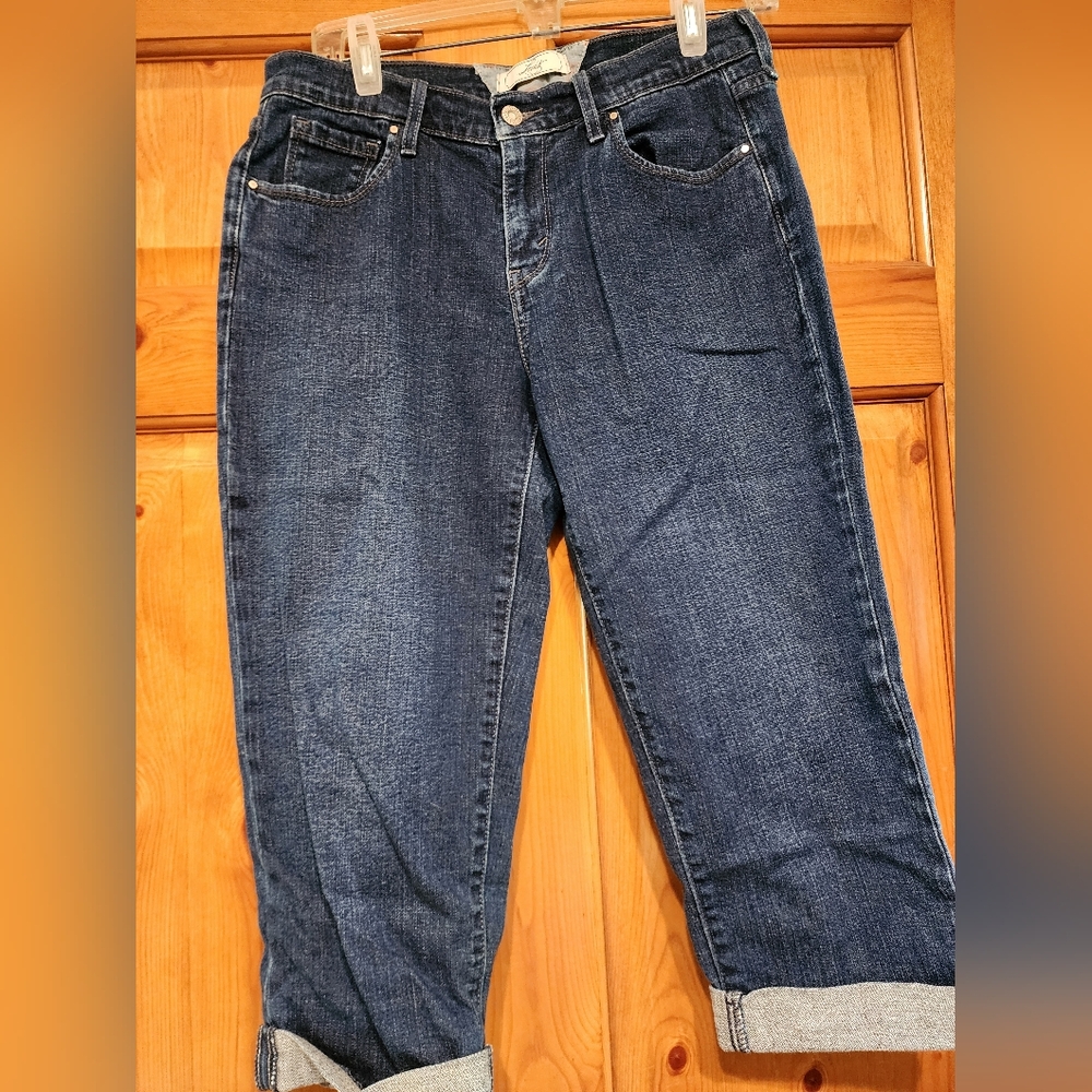 Levi's Cuffed Capris, Size 6